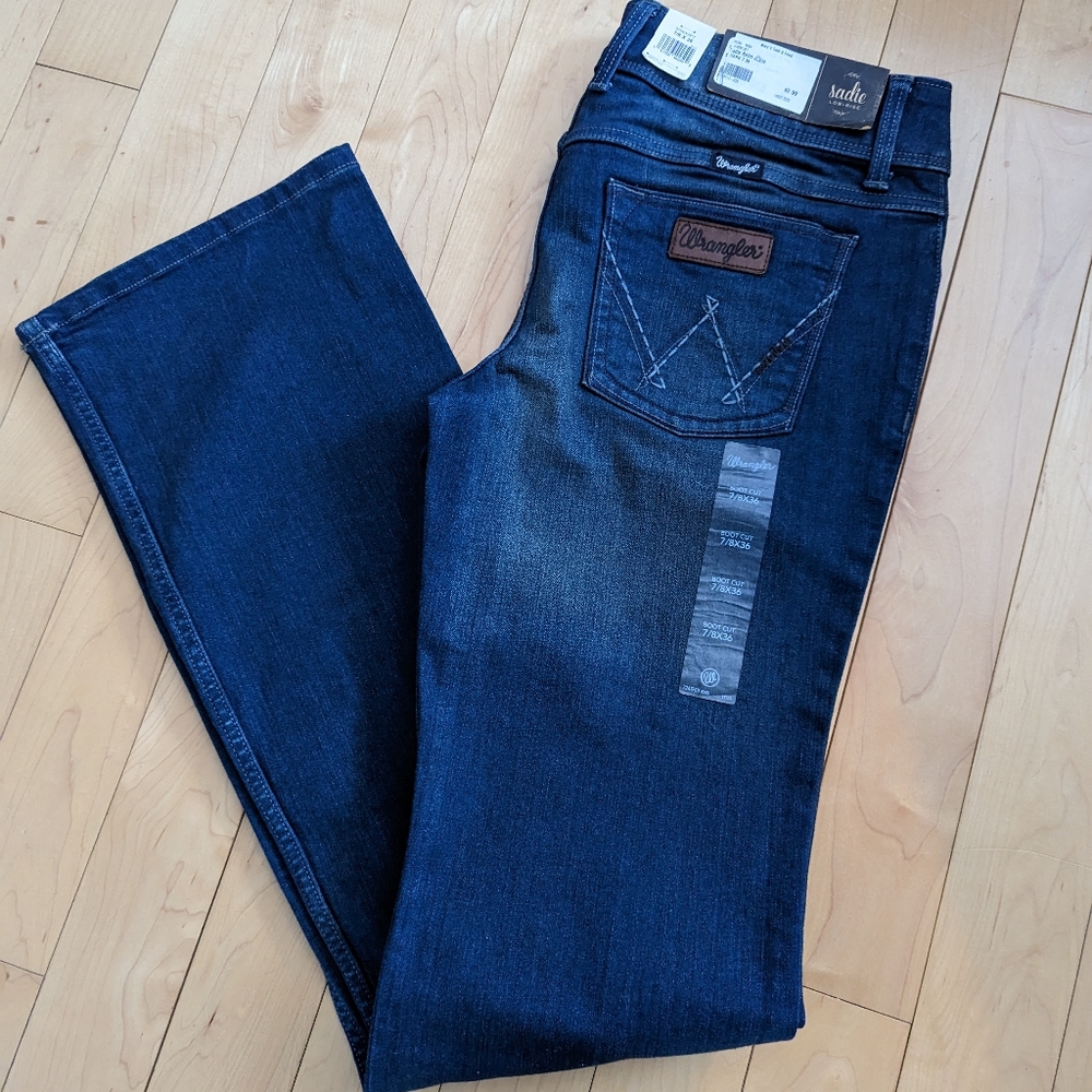 Wrangler Sadie Low-rise Boot-cut Ladies jeans, size 7/8